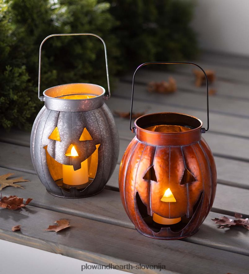 bučna kovinska lampijon za noč čarovnic z utripajočo led svečo - srebrna Plow & Hearth 2V46082423 gospodinjska posoda